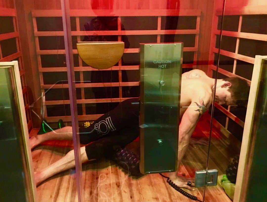 Ben Greenfield exercising in infrared sauna